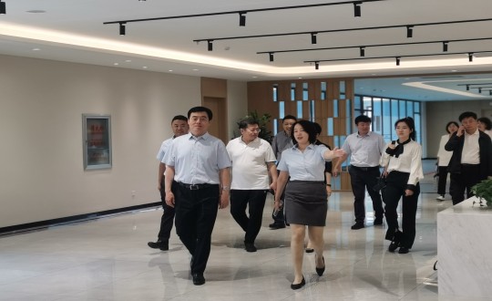 15.省慈善總會會長田錦塵一行蒞臨康養(yǎng)地產公司參觀調研_副本.jpg